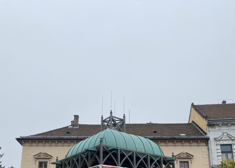 A főtér már a karácsonyra készül (képgaléria)