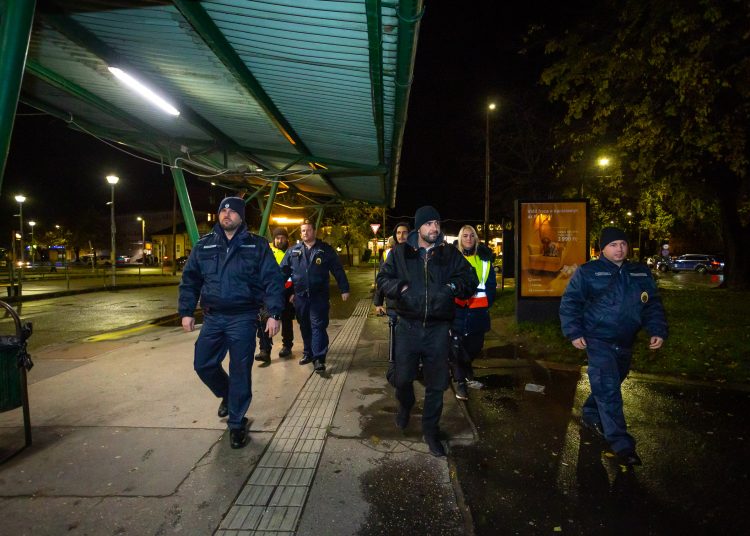 Együtt járőröznek a közterület-felügyelők és a polgárőrök a váci rendőrökkel