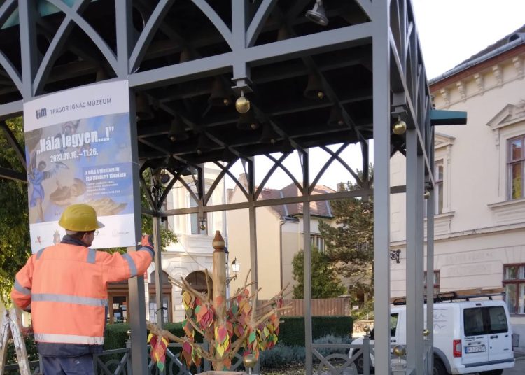 A főtér már a karácsonyra készül (képgaléria)