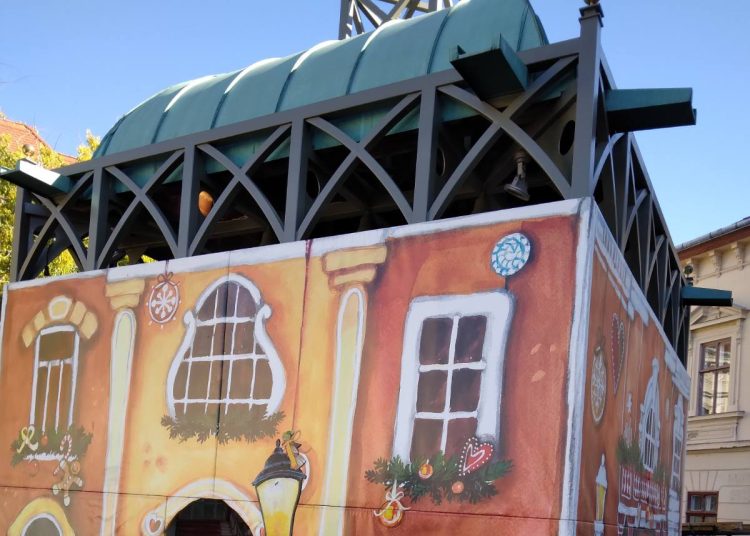 A főtér már a karácsonyra készül (képgaléria)