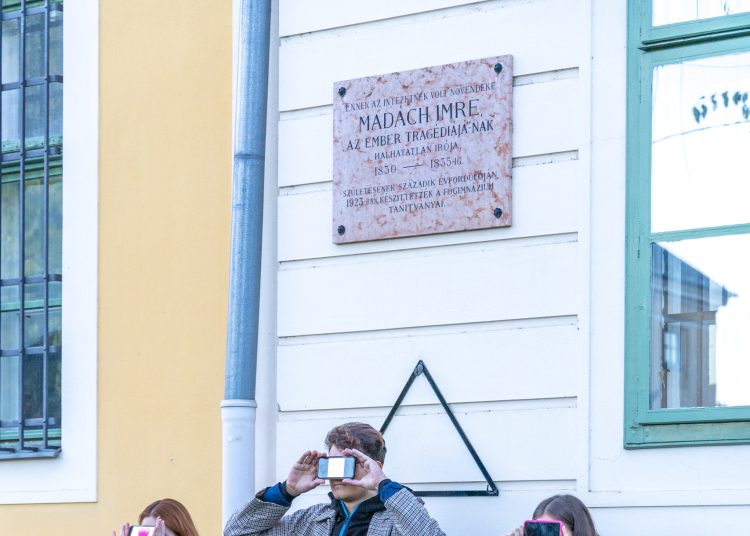 Madách Imre 200. évfordulóján koszorúzás (képgaléria)