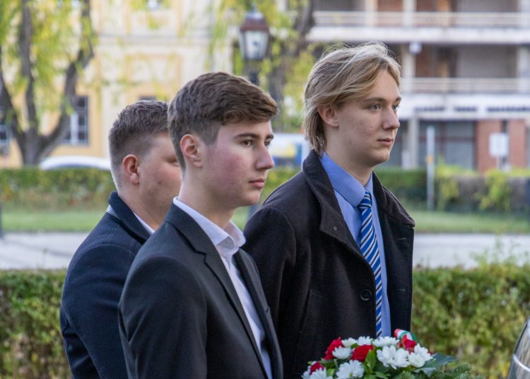 Madách Imre 200. évfordulóján koszorúzás (képgaléria)