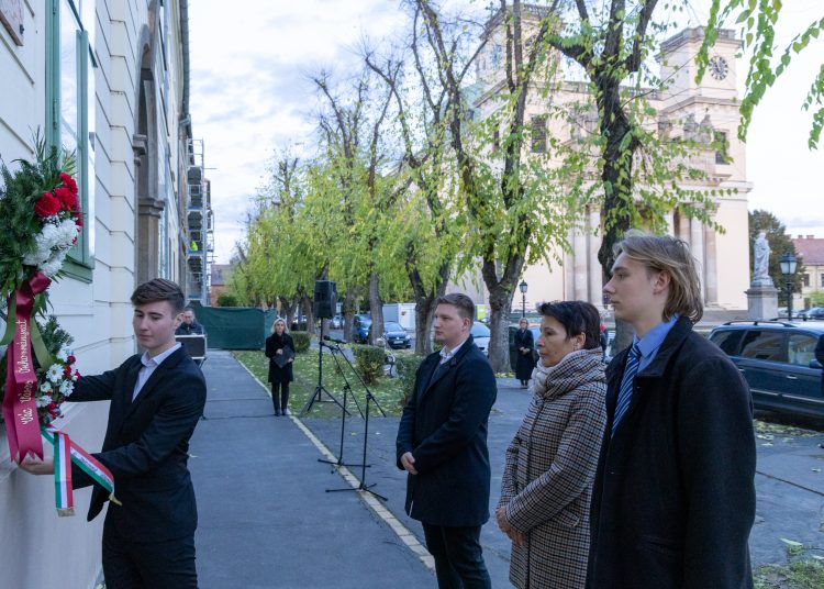 Madách Imre 200. évfordulóján koszorúzás (képgaléria)