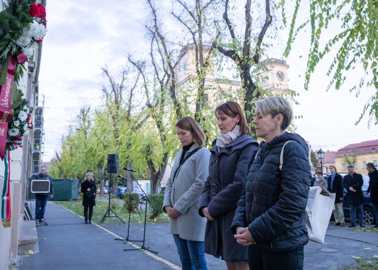 Madách Imre 200. évfordulóján koszorúzás (képgaléria)