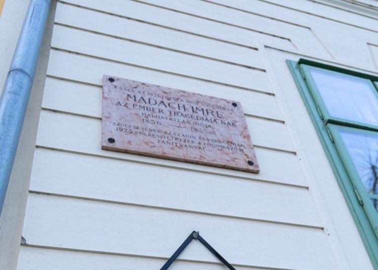 Madách Imre 200. évfordulóján koszorúzás (képgaléria)