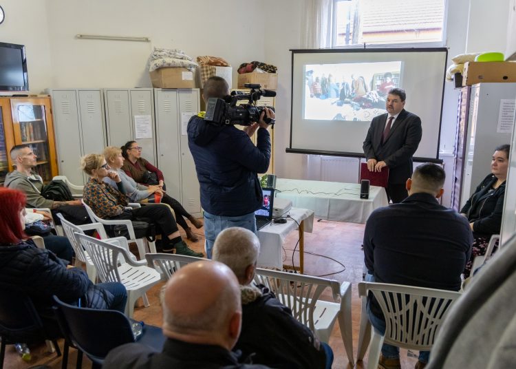 Fedél nélkülinek lenni állapot