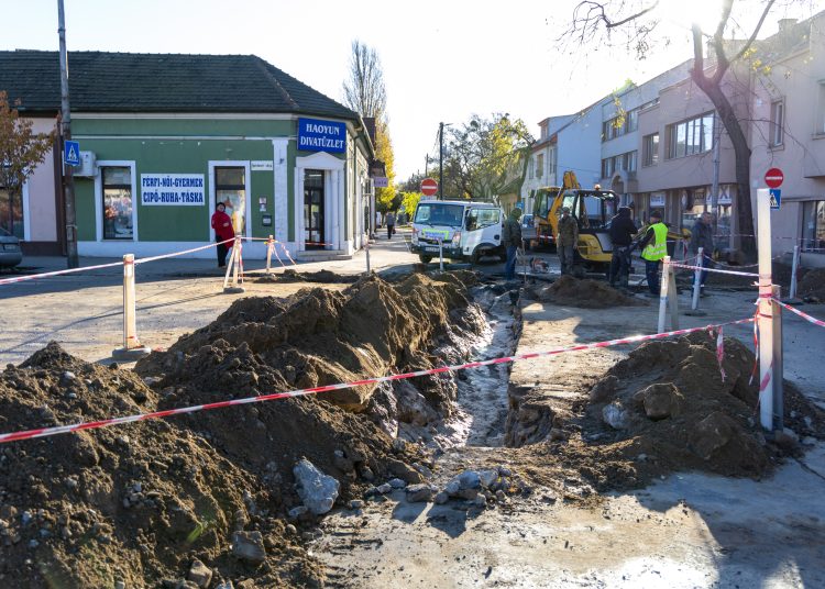 Vízellátási problémák Vác belvárosában is; reagált a kivitelező