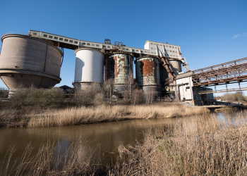 Még a kivitelezésig sem jutnak el, de az akkumulátorgyár halad