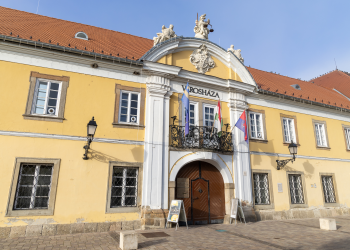 Hamarosan összeül a képviselő-testület, nyilvános a menetrend