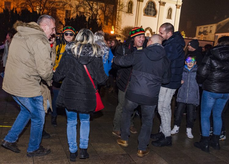 Szilveszter Vácon: tömeggel és jó hangulattal búcsúzott az óév