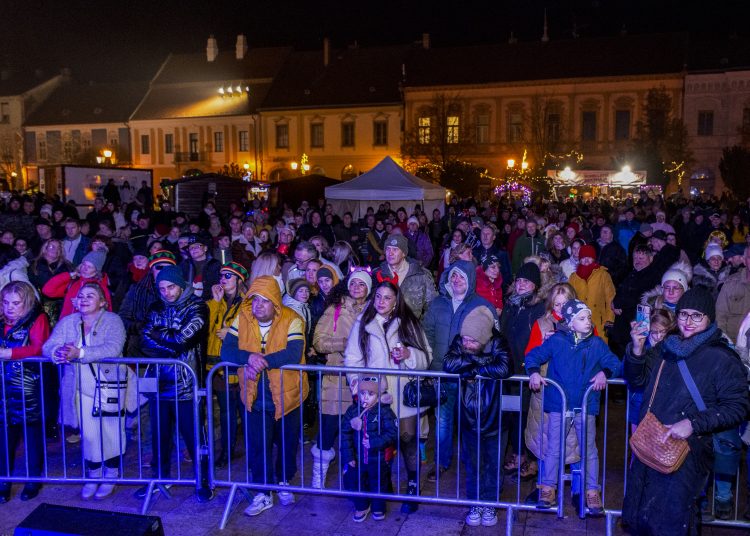 Szilveszter Vácon: tömeggel és jó hangulattal búcsúzott az óév