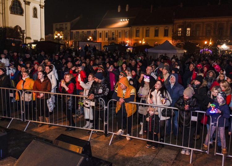 Szilveszter Vácon: tömeggel és jó hangulattal búcsúzott az óév