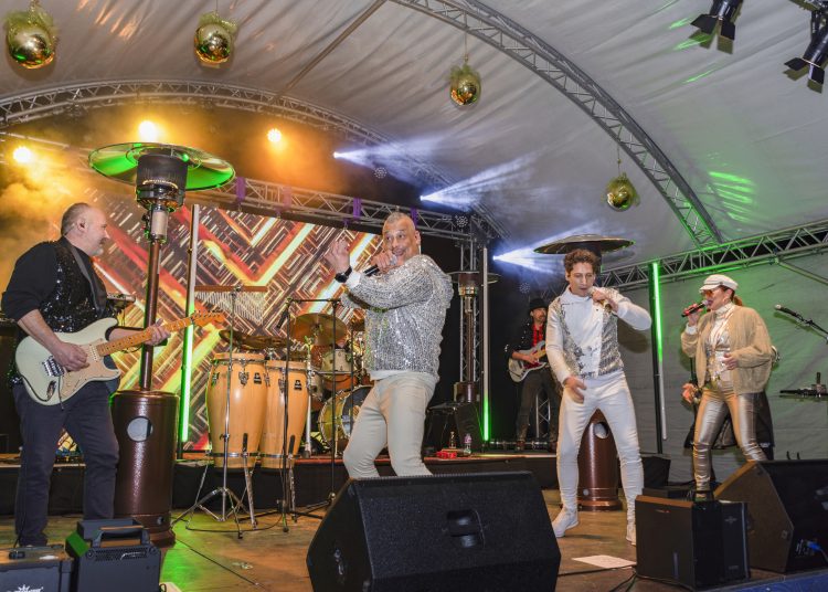 Szilveszter Vácon: tömeggel és jó hangulattal búcsúzott az óév