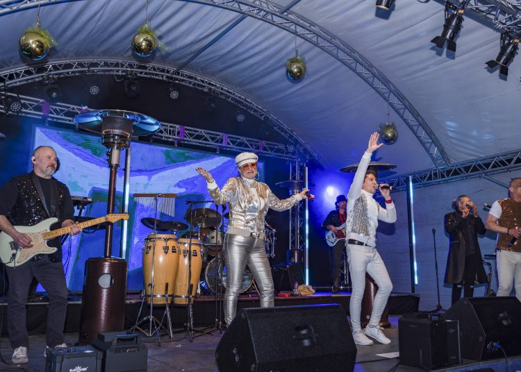 Szilveszter Vácon: tömeggel és jó hangulattal búcsúzott az óév