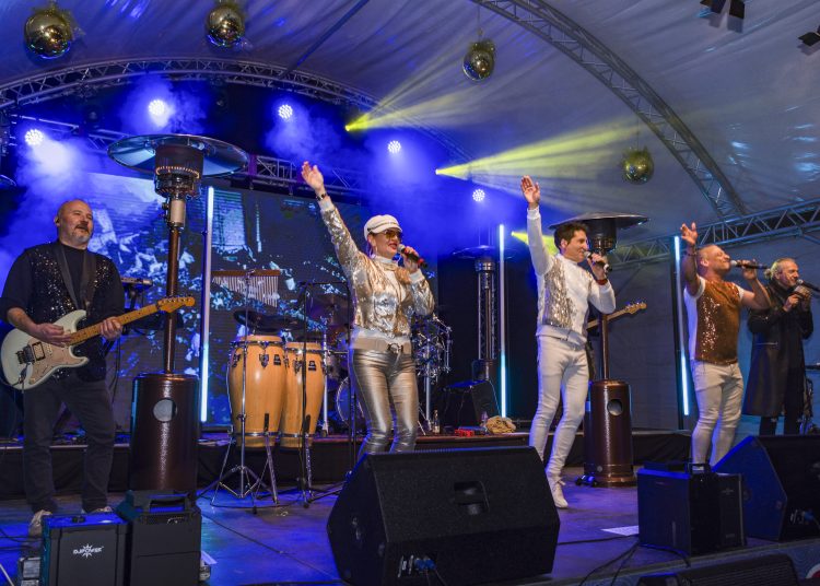 Szilveszter Vácon: tömeggel és jó hangulattal búcsúzott az óév