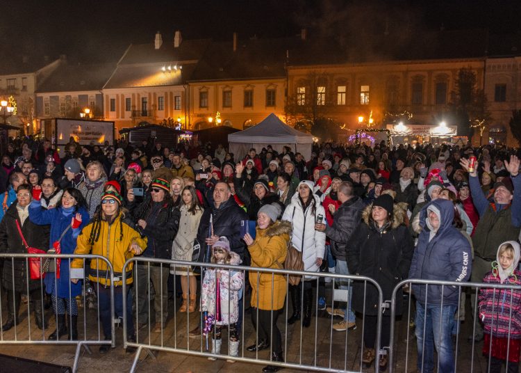 Szilveszter Vácon: tömeggel és jó hangulattal búcsúzott az óév
