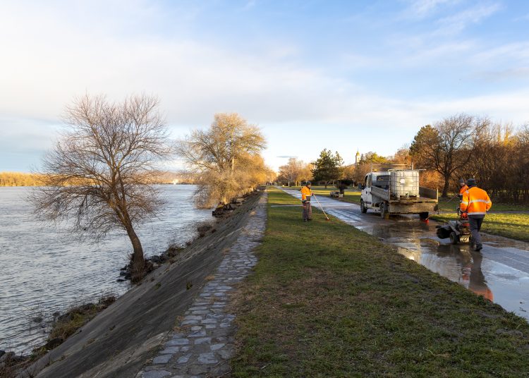 Az árvíznek csak a nyoma maradt Vácon (képgaléria)