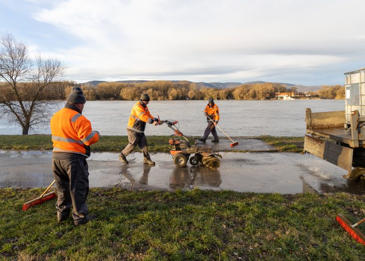 Az árvíznek csak a nyoma maradt Vácon (képgaléria)