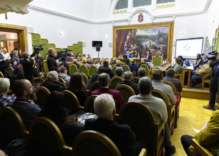 Telt házas volt a lakossági fórum
