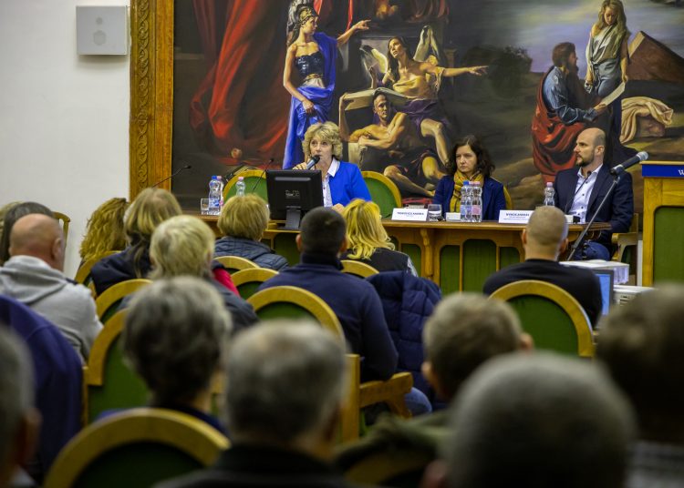 Telt házas volt a lakossági fórum