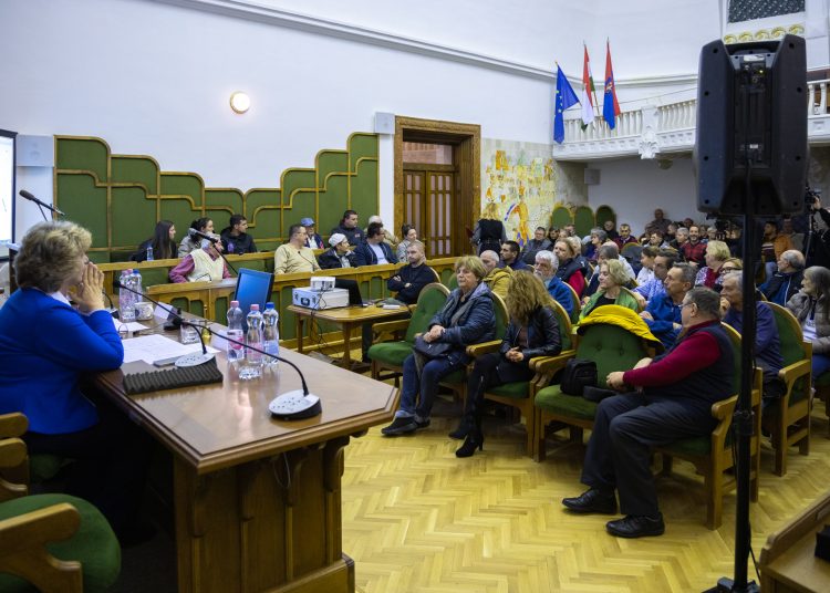 Telt házas volt a lakossági fórum