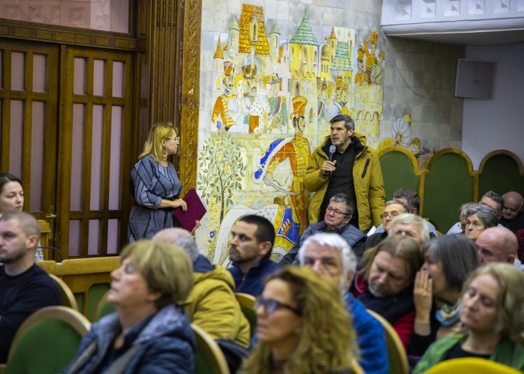 Telt házas volt a lakossági fórum