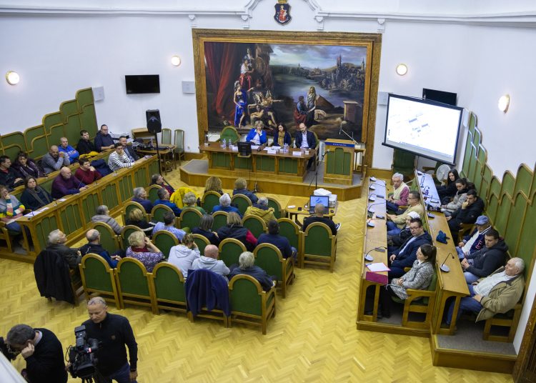 Telt házas volt a lakossági fórum