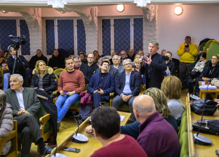 Telt házas volt a lakossági fórum