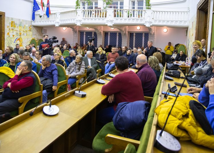 Telt házas volt a lakossági fórum