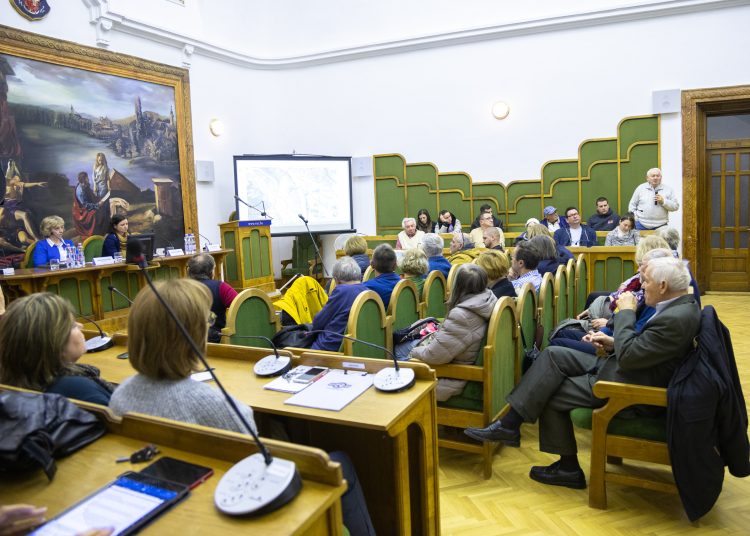 Telt házas volt a lakossági fórum