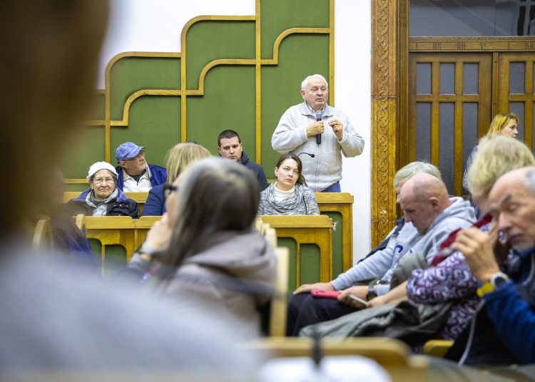 Telt házas volt a lakossági fórum