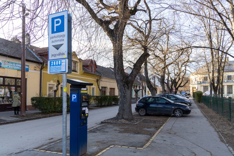 Egyre több automatánál lehet bankkártyával fizetni a parkolásért