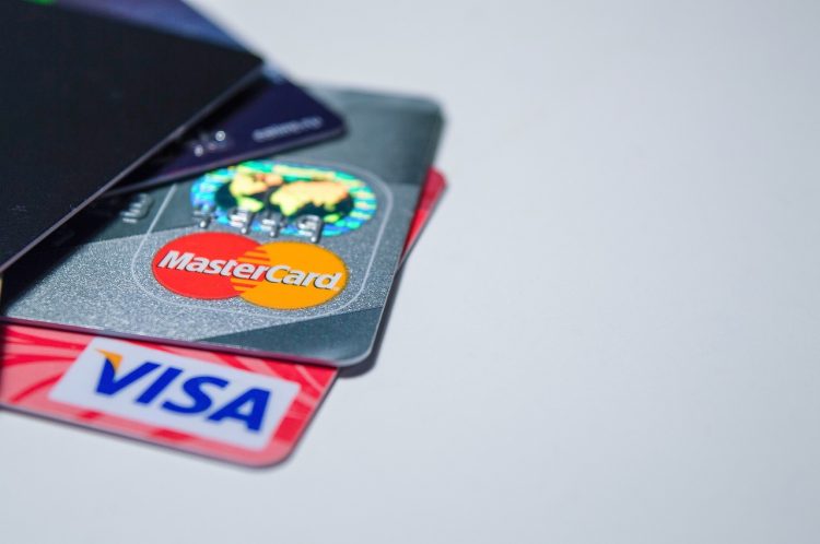 Inflációkövető díjemelésre számíthat mindenki a saját bankjától