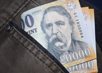 Rétvári Bence államtitkár fizetése is jelentős mértékben nőtt tavaly