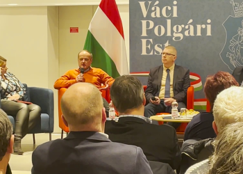 A becsődölt törökhegyi építkezések károsultjai is elmentek a Fidesz fórumára, hogy Néveri Istvánnak tegyenek fel kérdéseket