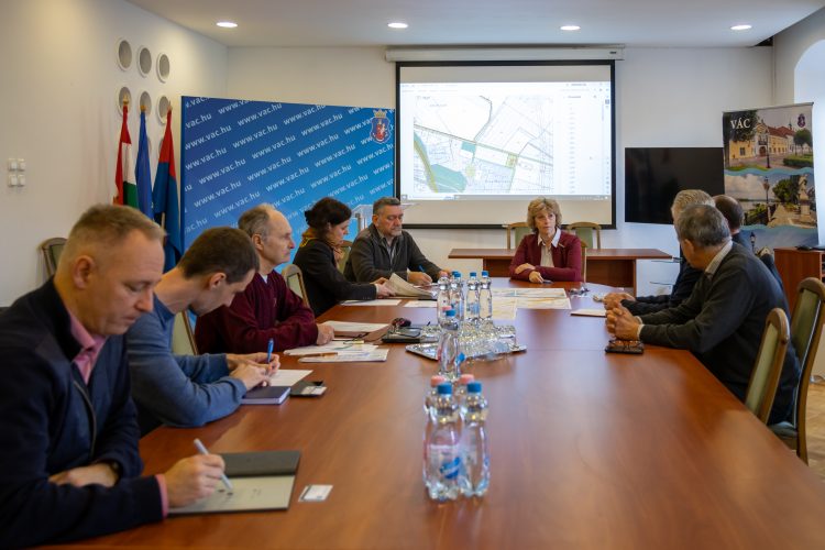 A CECZ-csoport és a Toperini Park képviselőivel egyeztettek a városban épülő raktárról