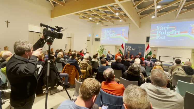 A családok tucatjait megkárosító lakóparkos cég egyik ügyvédjével is összeállt Rétvári Bence a hatalomért