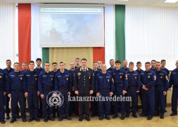 Újonc tűzoltók a váci parancsnokságon