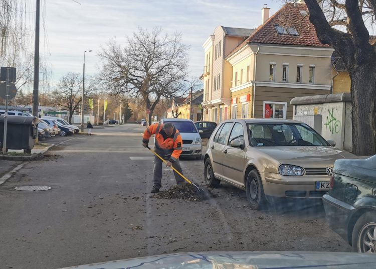 Galéria: elkezdte a tavaszi takarítást a Városfejlesztő