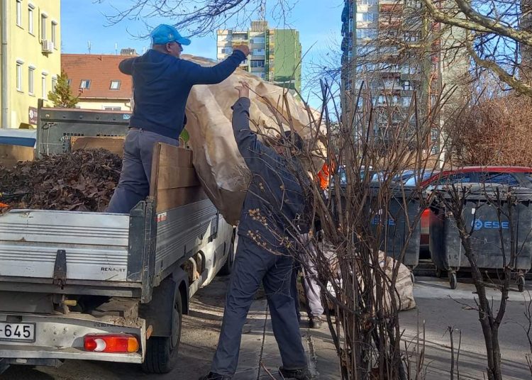 Galéria: elkezdte a tavaszi takarítást a Városfejlesztő