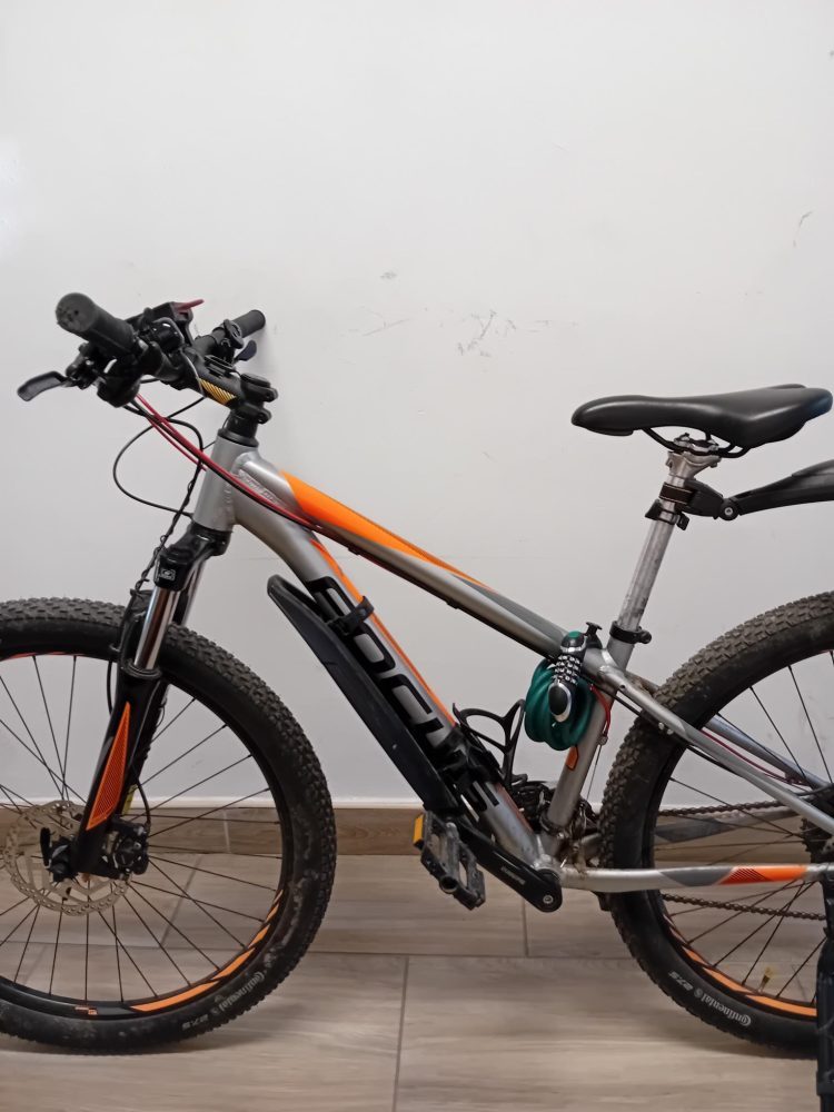 Egy elhagyott bringa keresi a gazdáját