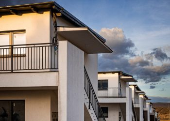 Rétvári Bence segítségét is kérik a lakóparkokba millióikat befektető károsultak – egyelőre hiába