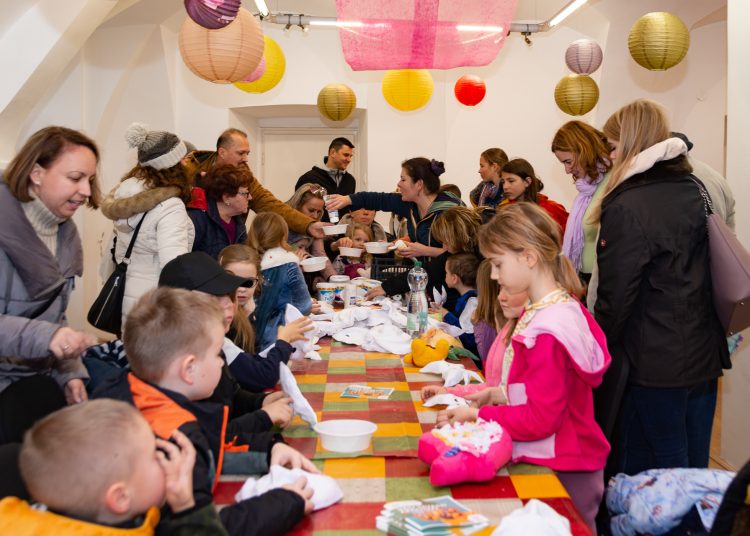 Főtéri Farsangi Forgatag