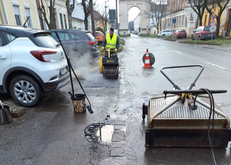 Galéria: így javította a Dózsa György úton az aszfaltot a városfejlesztő