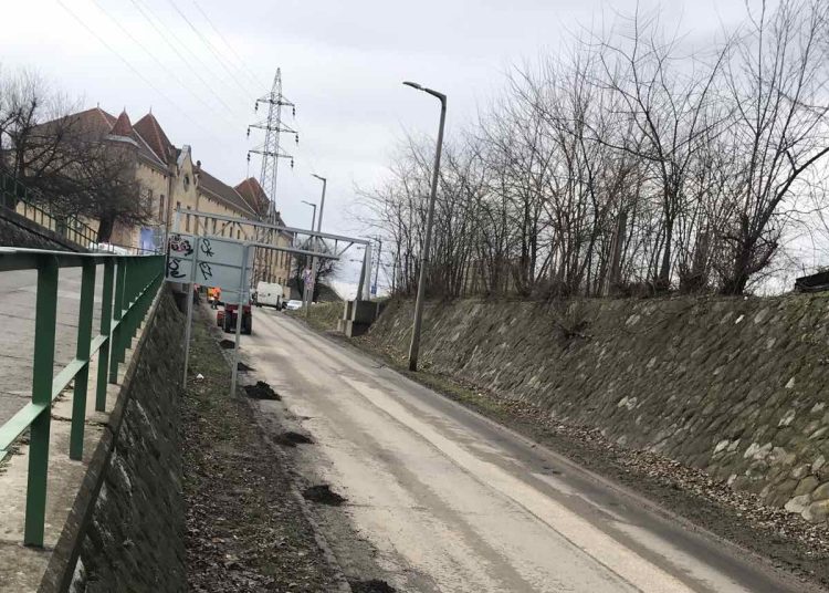 Képek: így zajlott a Honvéd utcai aluljáró tisztítása