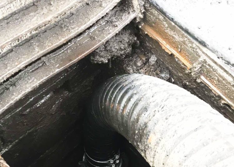 Képek: így zajlott a Honvéd utcai aluljáró tisztítása