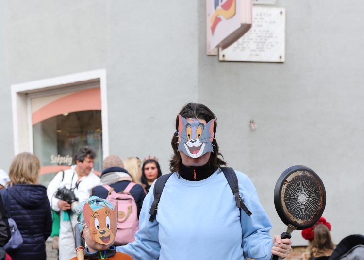 Főtéri Farsangi Forgatag