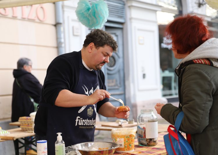 Főtéri Farsangi Forgatag