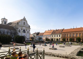 Február 1-től a vendéglátó egységet működtető vállalkozások 1 gépjárműve esetében hosszabb a megengedett várakozás a korlátozott behajtású övezetben