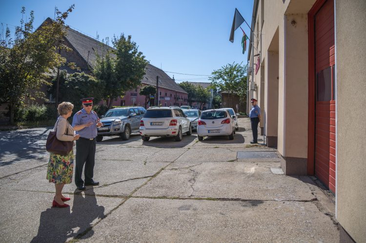 Felszerelték a tűzoltóság klímaberendezéseit, amelyeket az önkormányzat adományozott a lánglovagoknak